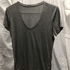 Banana Republic heather Gray ‘timeless tee’ V-Neck T-Shirt size medium EUC